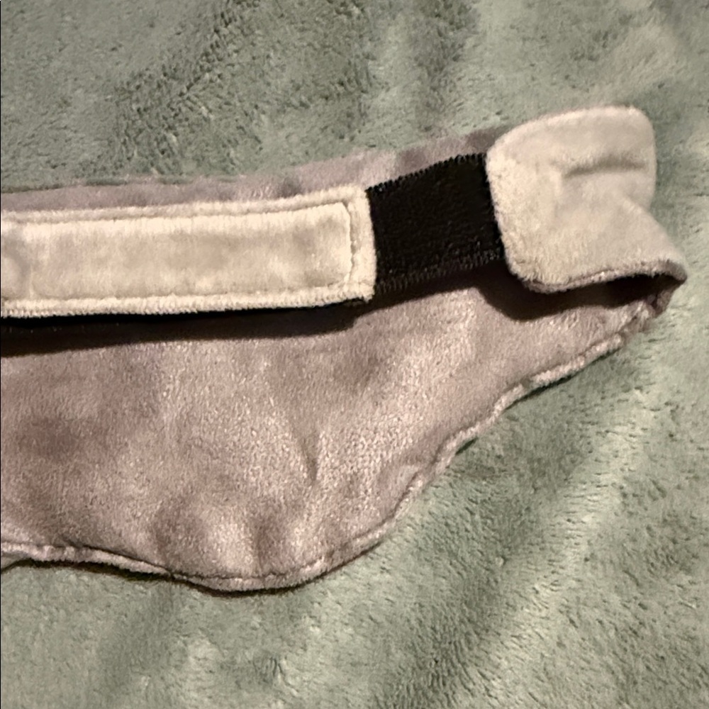 Gravity weighted Gray Sleep Mask - OS adjustable fit - Picture 5 of 5